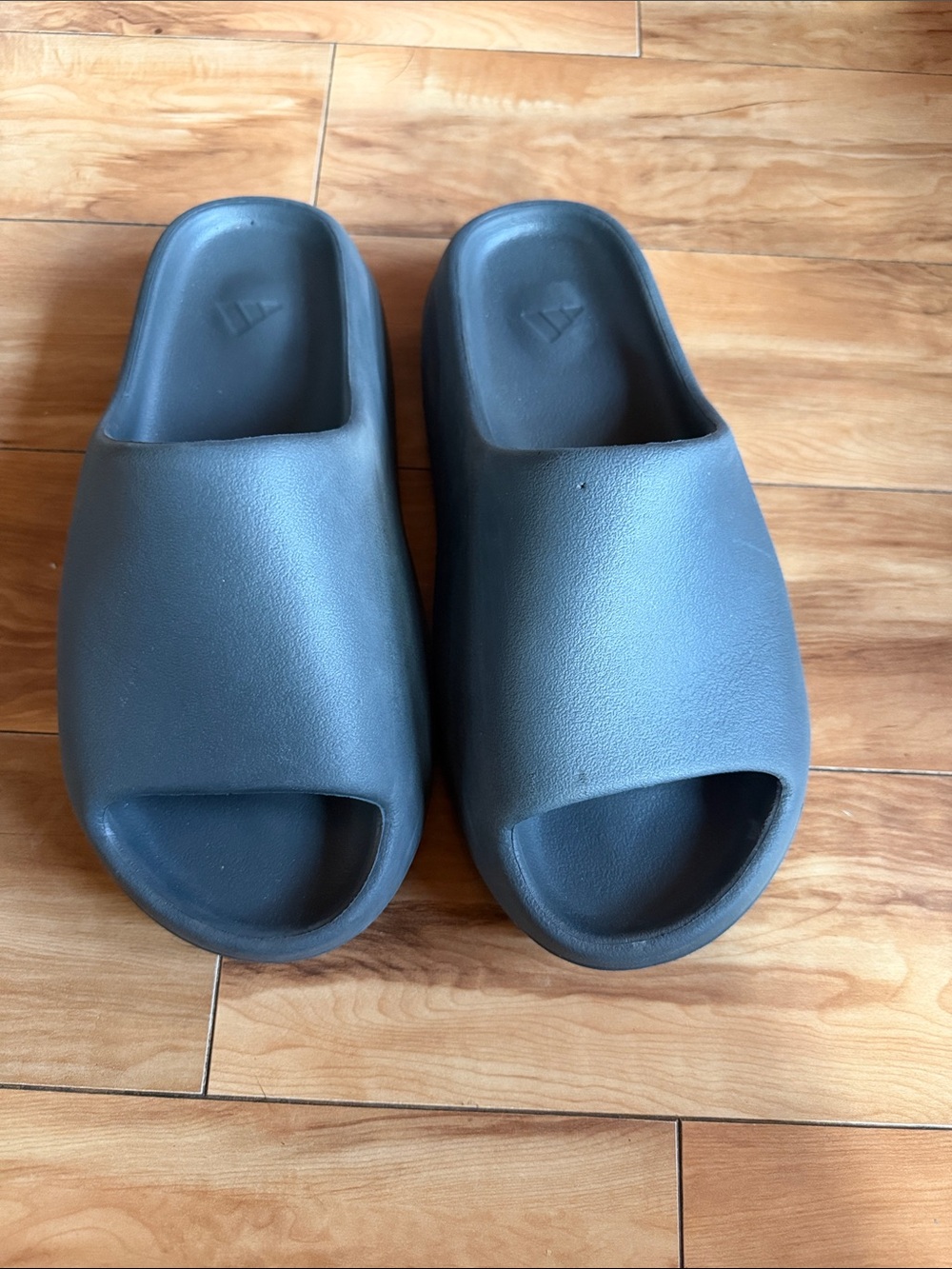 Men's Yeezy Slide Sandals in Dark Gray - Comfortable Slip-On